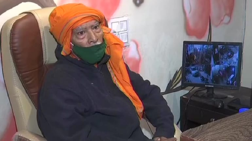 बाबा का ढाबा के मालिक ने इस शहर में अपना खोला रेस्ट्रॉन्ट है।