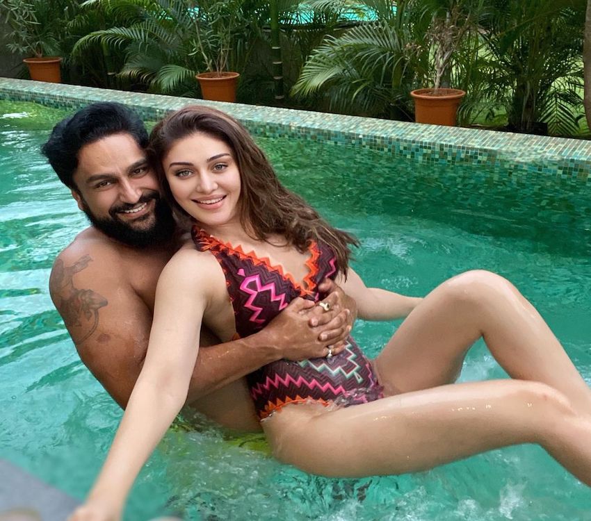 कैसे शेफाली जरीवाला  गर्मियों का लुत्फ उठा रही हैं बात करते हैं उनके कुछ हसीन पलों की