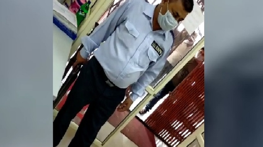 बरेली में एक बैंक गार्ड ने कथित तौर पर मास्क नहीं पहनने पर एक ग्राहक को गोली मार दी